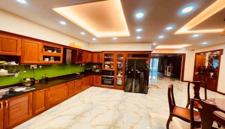 Bán gấp phân lô Hoàng Quốc Việt, Phạm Tuấn Tài, vỉa hè kinh doanh ô tô tránh, 62m2, 10.1 tỷ